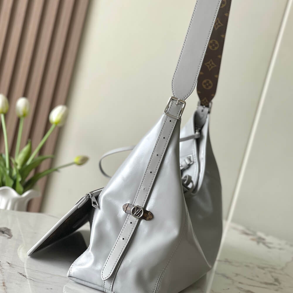 LV CarryAll Vibe MM Bag