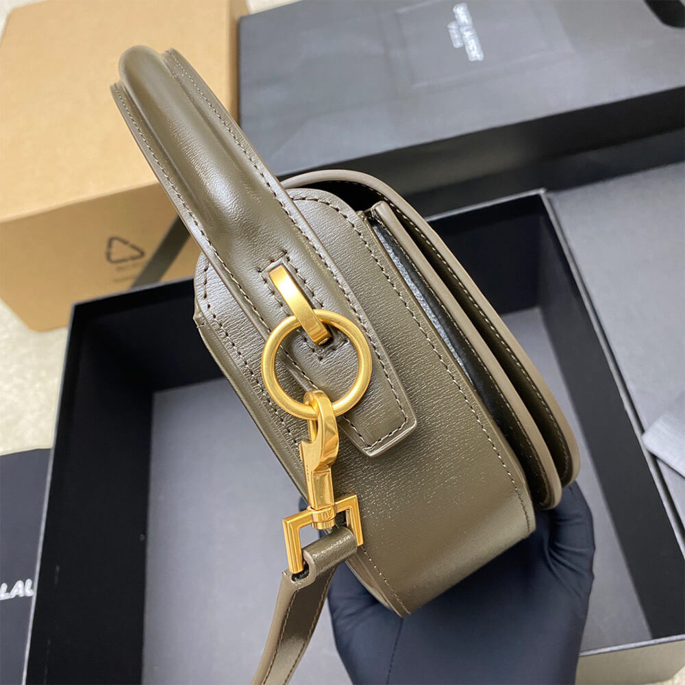 Y51 voltaire in box Sa1nt Lau*nt