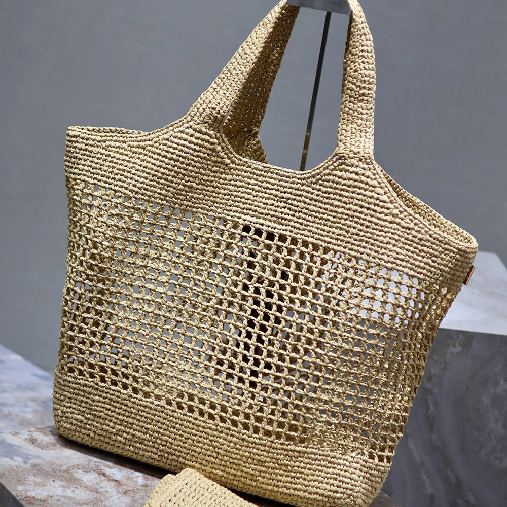 Y51  ICARE maxi shopping bag in quilted lambskin
