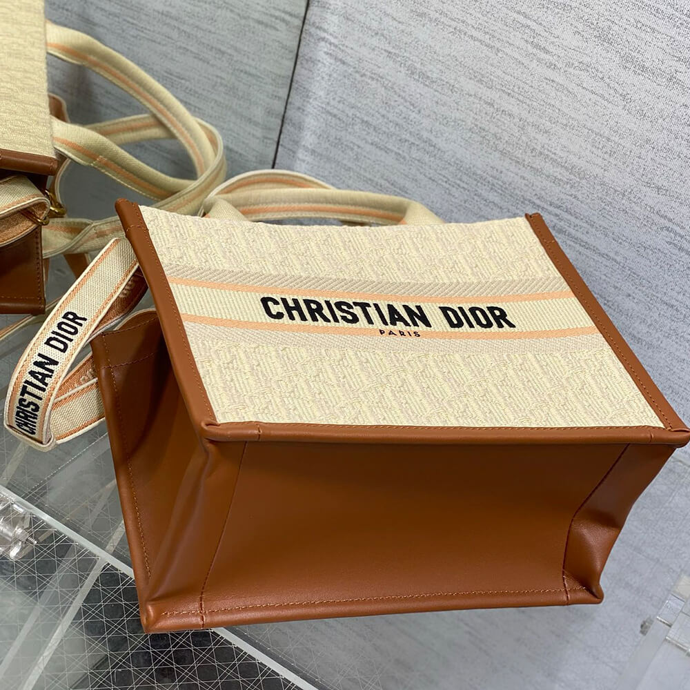 Small D10r Book Tote