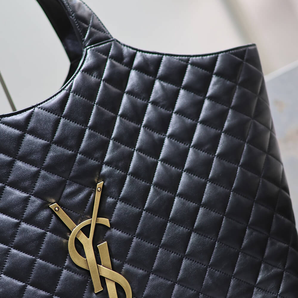 Y51  ICARE maxi shopping bag in quilted lambskin