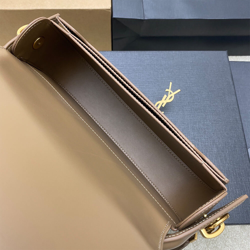 Y51  voltaire in box Sa1nt Lau*nt