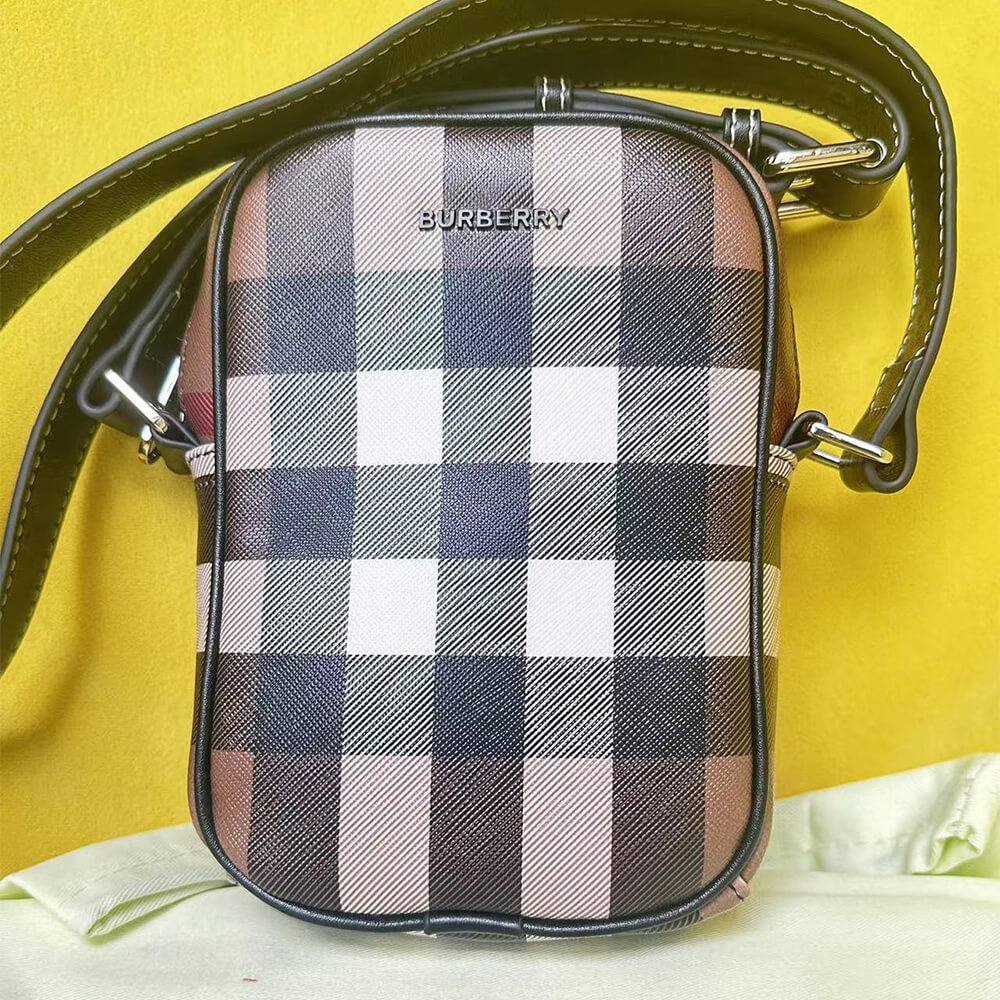 Bv*b*rry Vertical Paddy Bag