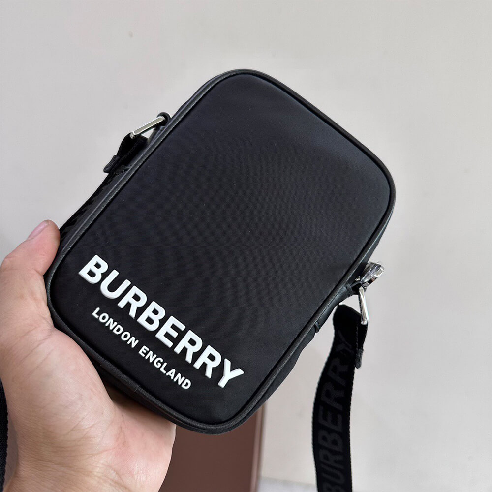 Bv*b*rry Vertical Paddy Bag