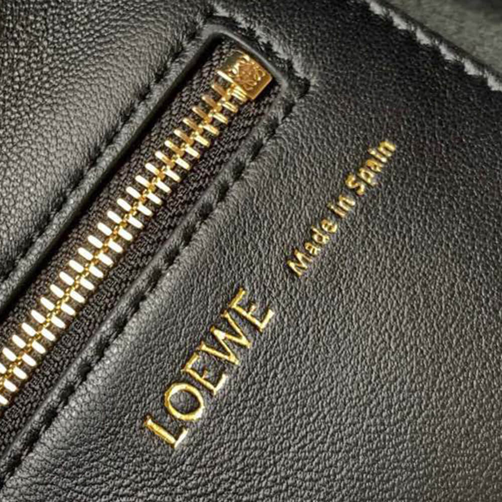 L0ew* Medium Squeeze bag in nappa lambskin