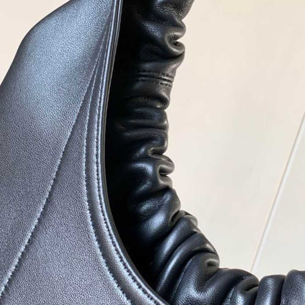 L0ew* Medium Squeeze bag in nappa lambskin