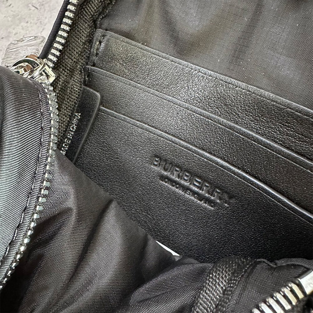 Bv*b*rry Vertical Paddy Bag
