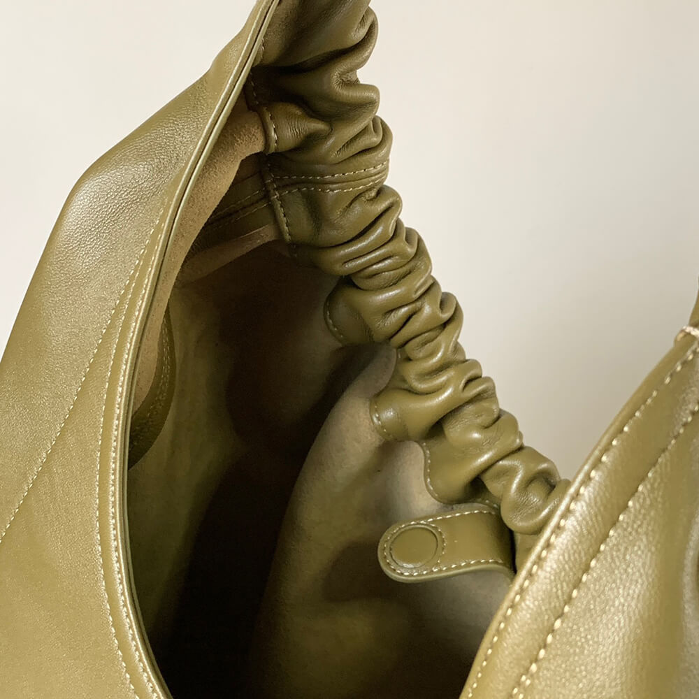 L0ew* Medium Squeeze bag in nappa lambskin