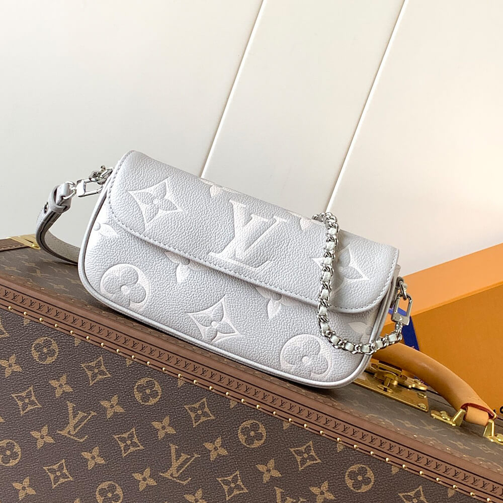 LV Wallet On Chain Ivy