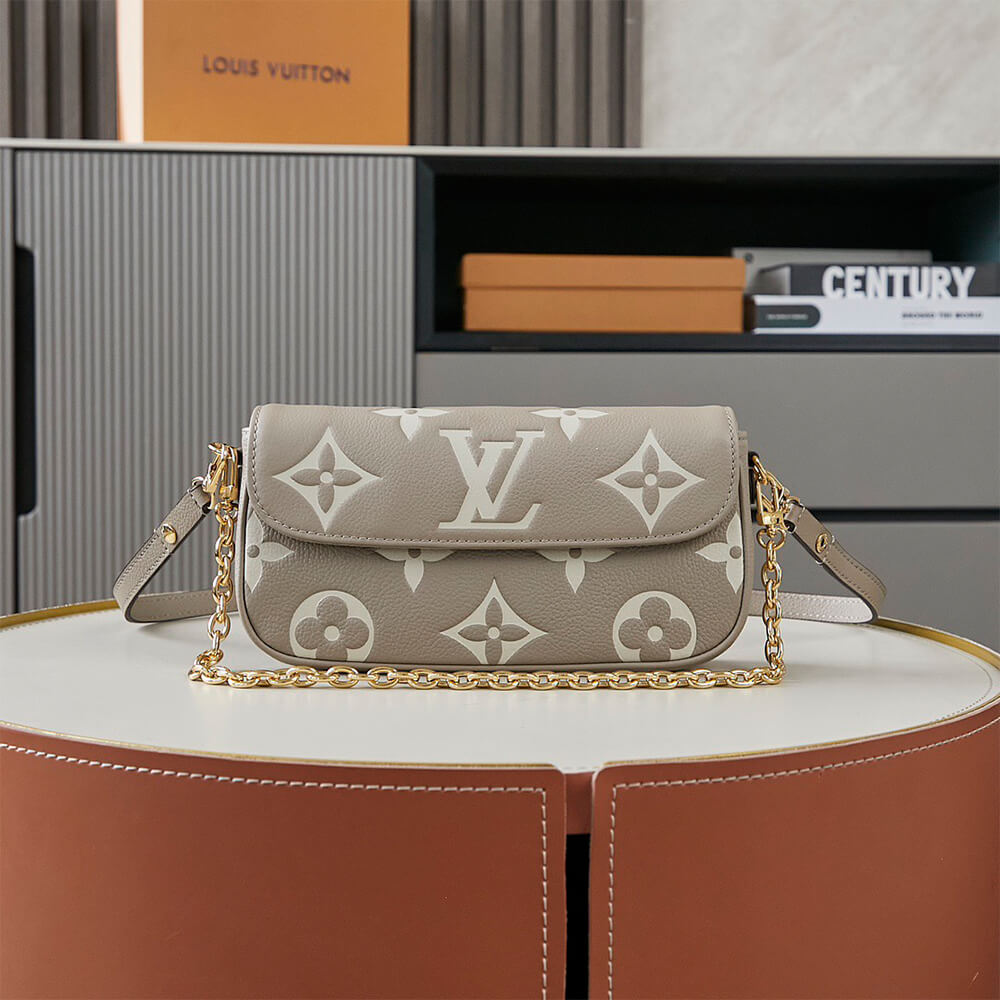 LV Wallet On Chain Ivy