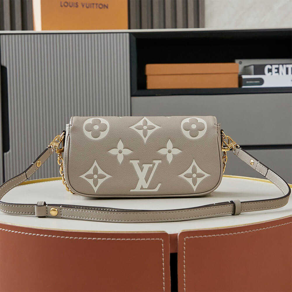 LV Wallet On Chain Ivy