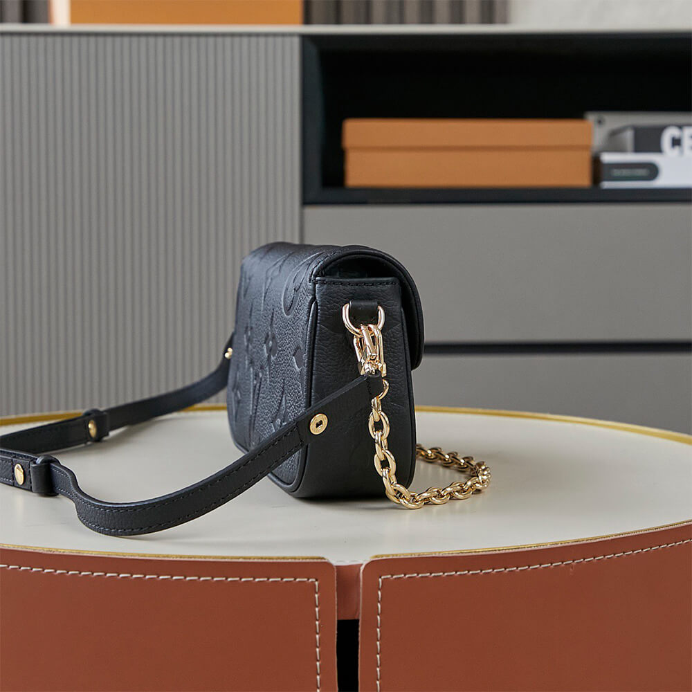 LV Wallet On Chain Ivy