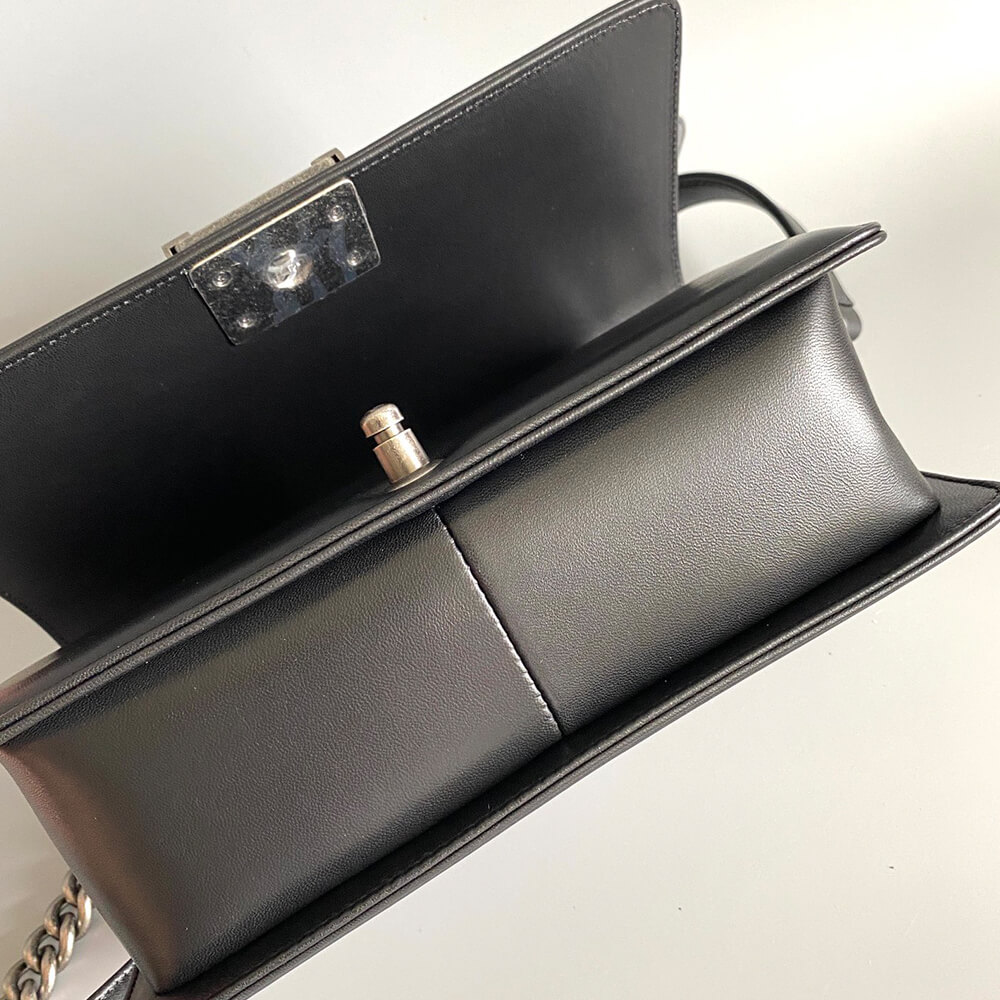 BOY Ch**el HANDBAG(TAX-FREE GRADE)