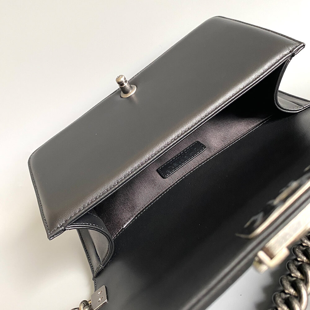 BOY Ch**el HANDBAG(TAX-FREE GRADE)