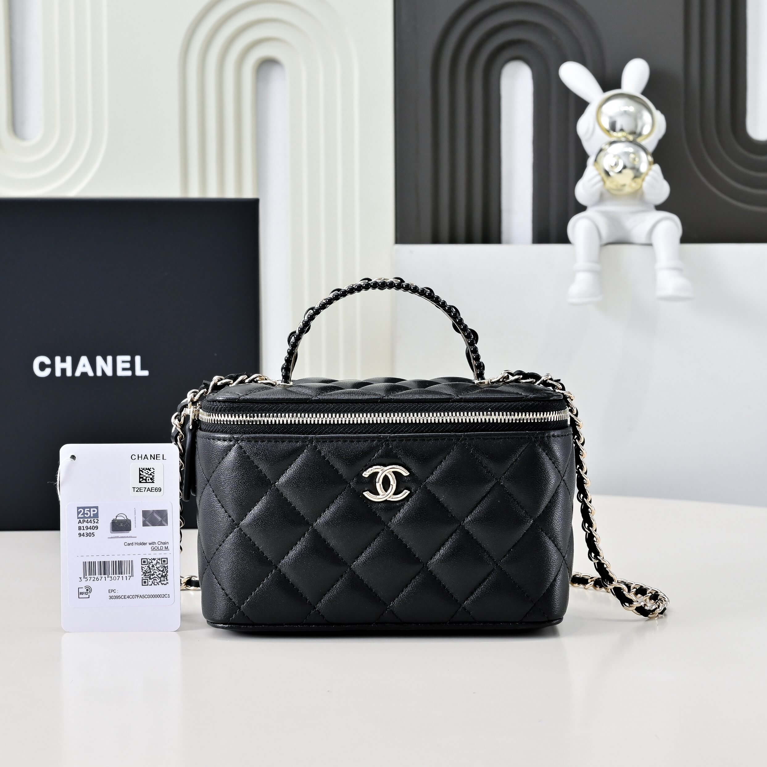 Ch**el Long Vanity with chain