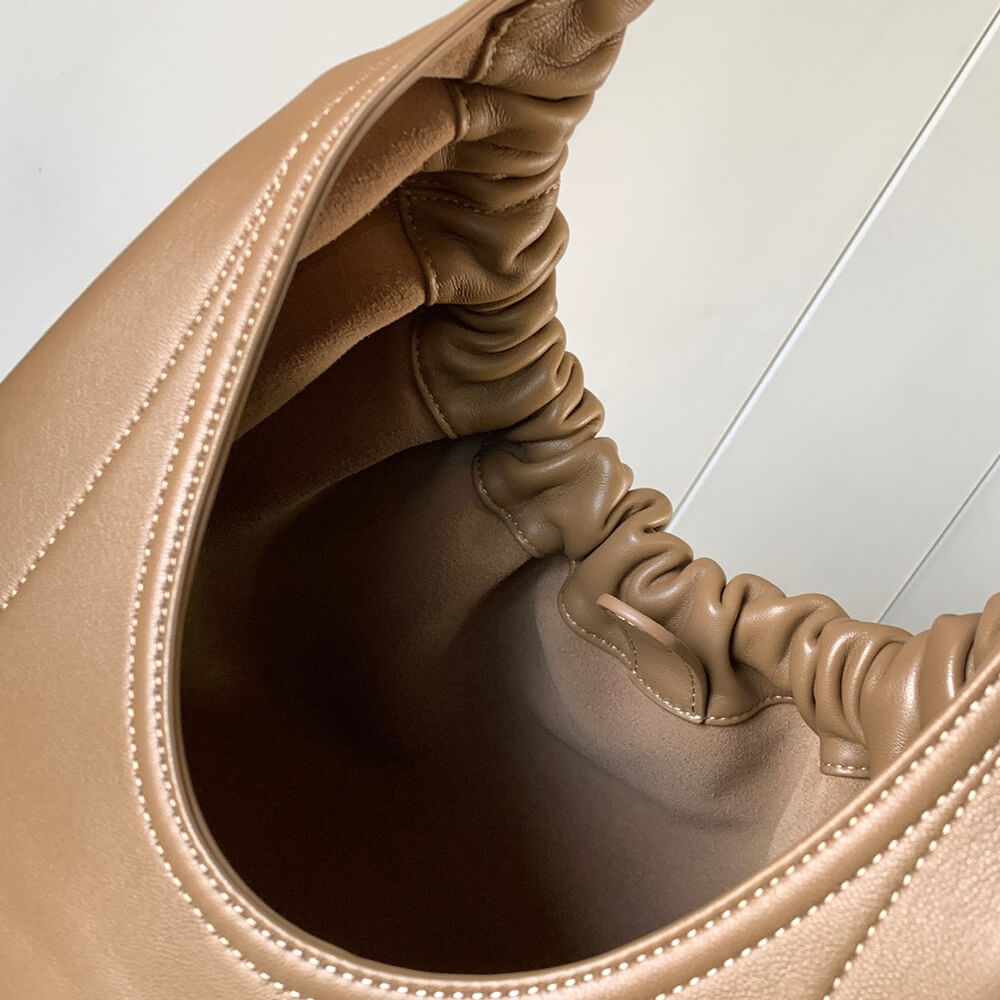L0ew* Medium Squeeze bag in nappa lambskin