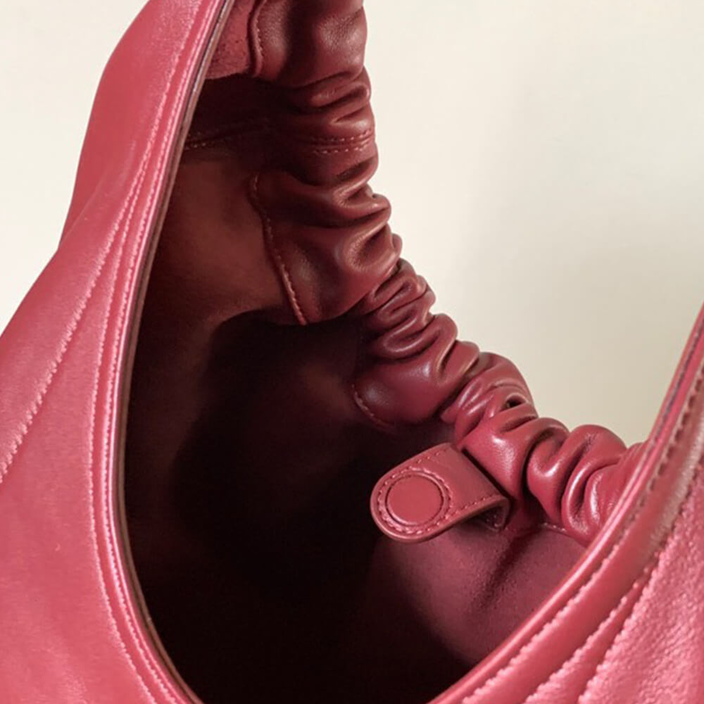L0ew* Medium Squeeze bag in nappa lambskin