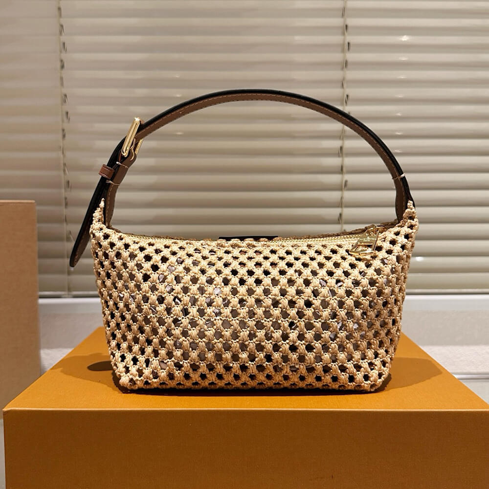 LV Hills Pochette Bag(high-end grade)