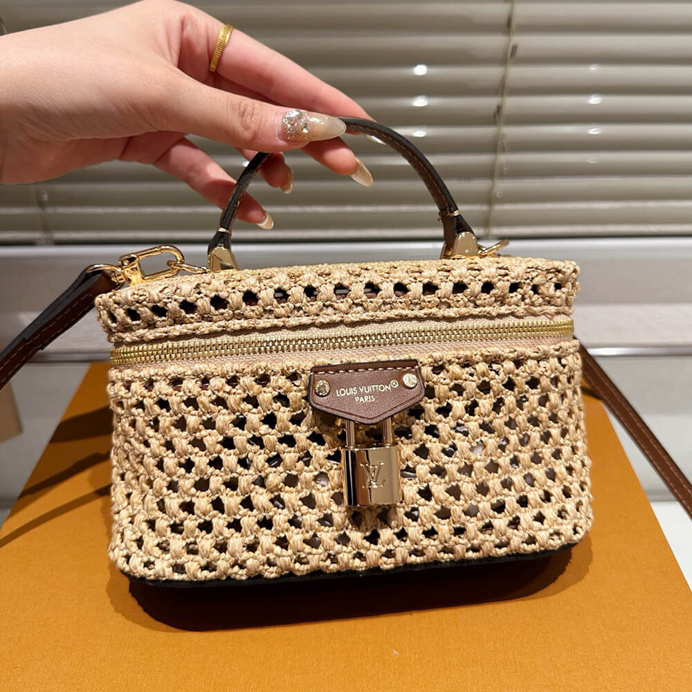 LV Vanity Chain Pouch(high-end grade)