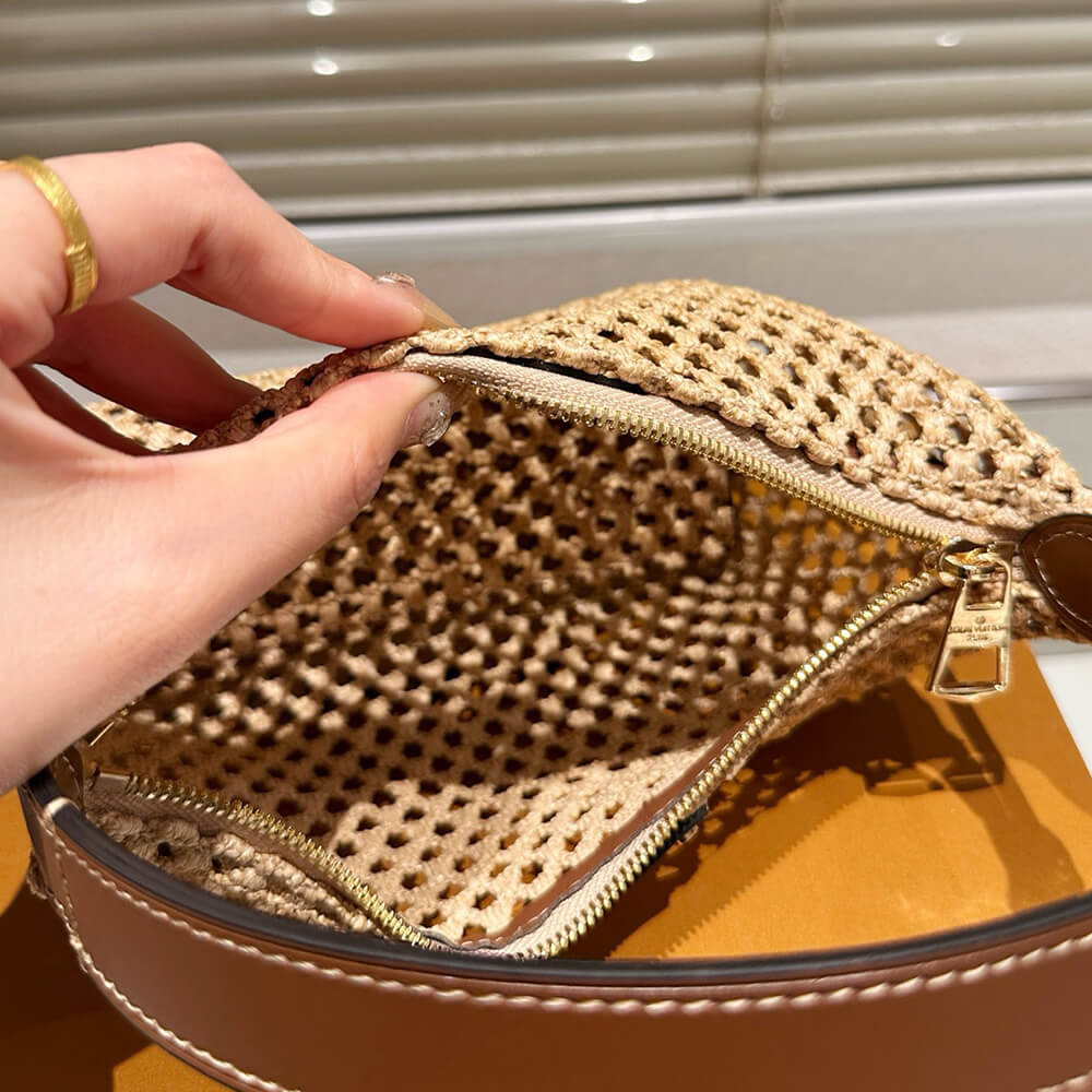 LV Hills Pochette Bag(high-end grade)