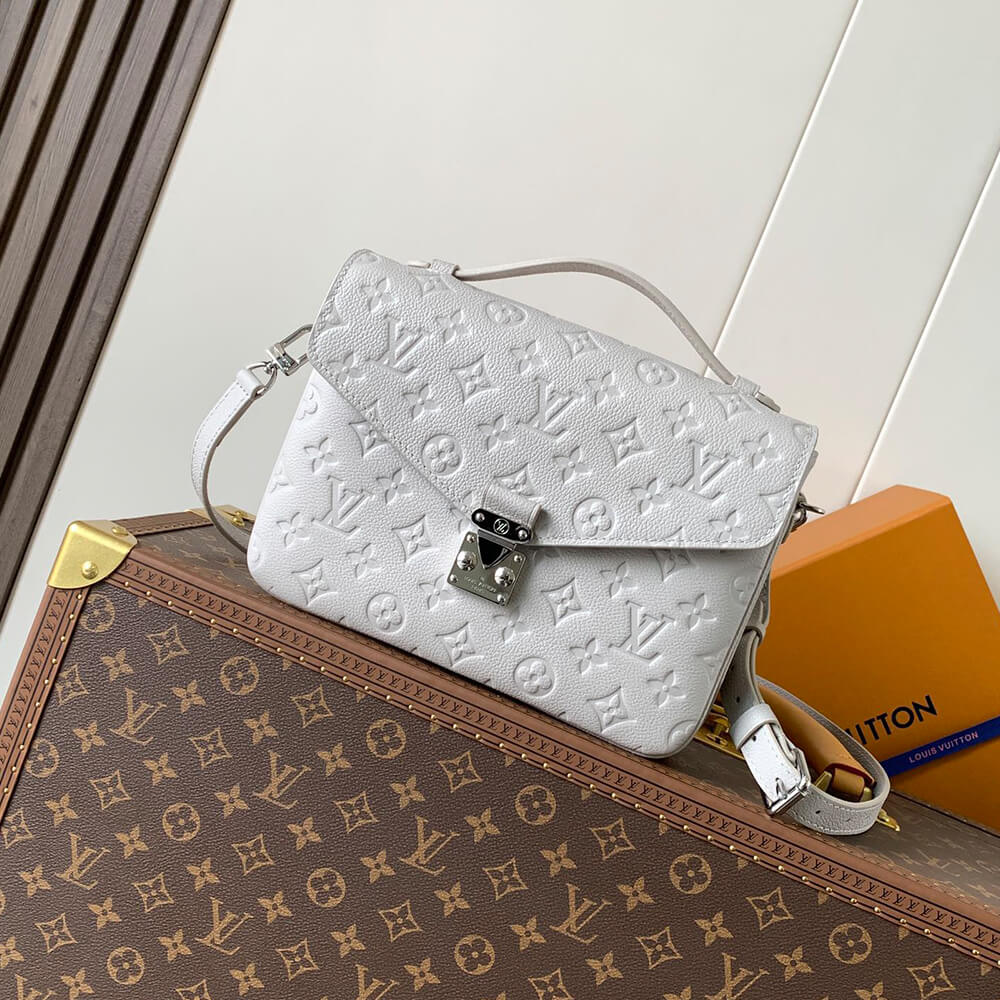 LV Pochette Métis Bag