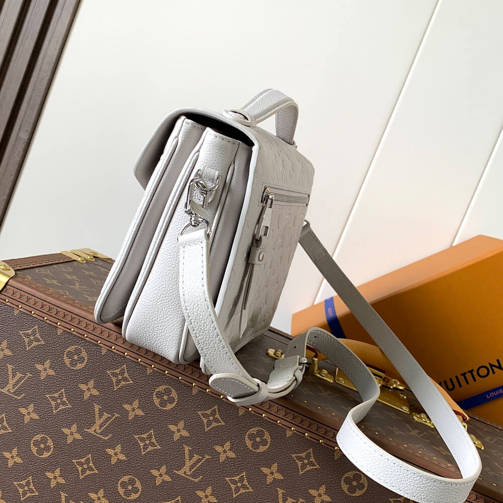 LV Pochette Métis Bag