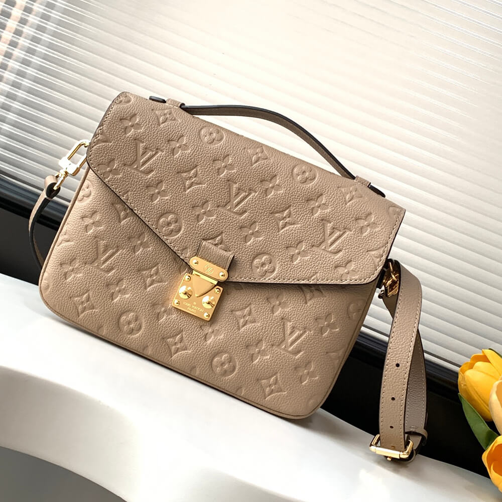 LV Pochette Métis Bag