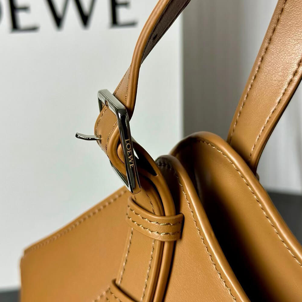 L0ew* Hammock Flip bag in classic calfskin(HIGH-END GRADE)